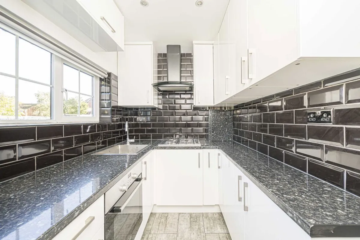 Flat Kneller Road in Greater London