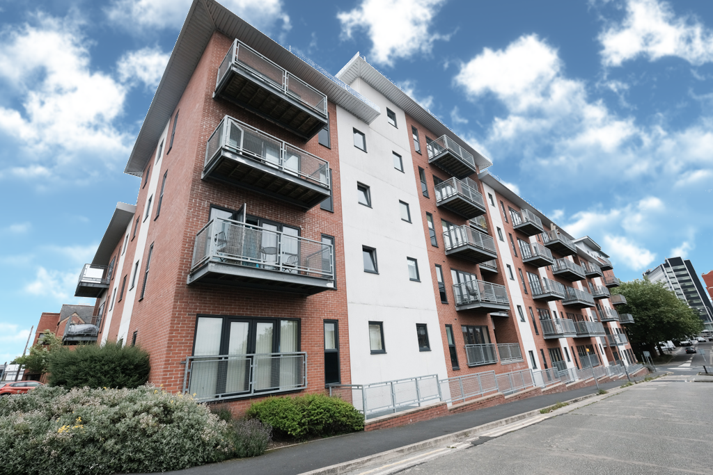 Flat Lawson Street in Preston