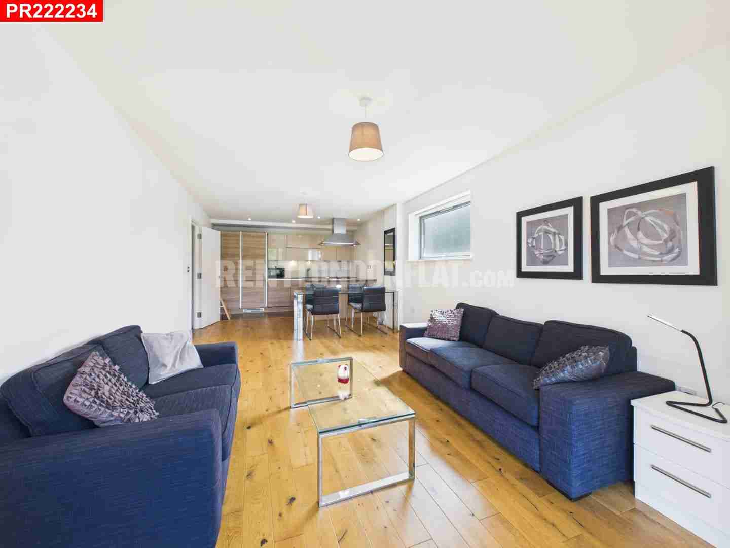Flat Crowder Street in Greater London