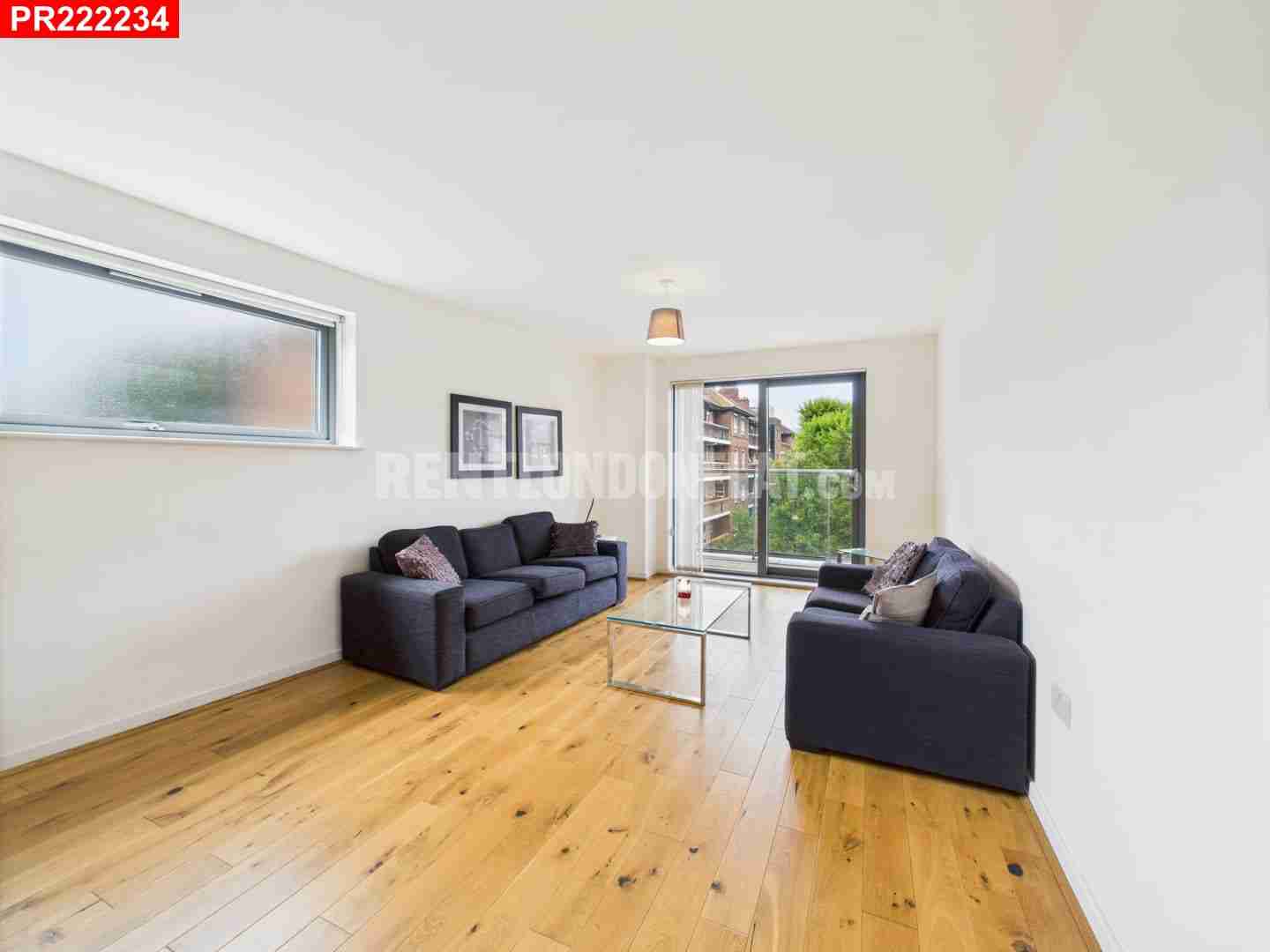 Flat Crowder Street in Greater London