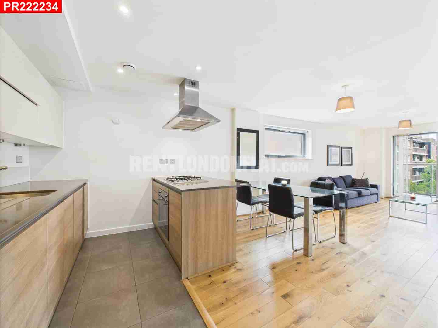 Flat Crowder Street in Greater London