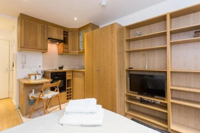 Flat Finchley Road in Greater London