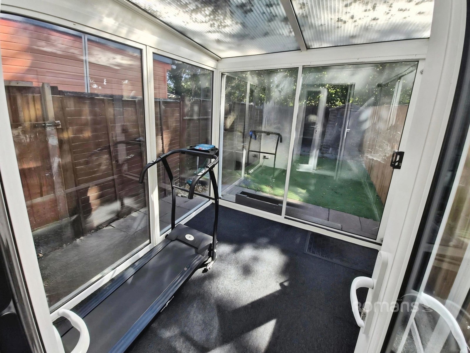 House Frogmore Close in Slough