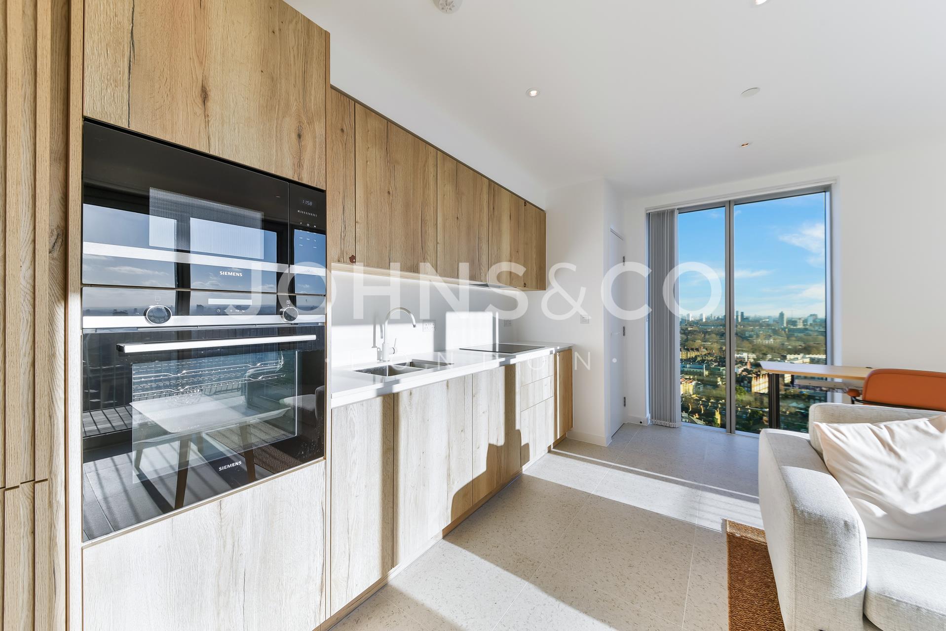 Flat Raven Row in Greater London