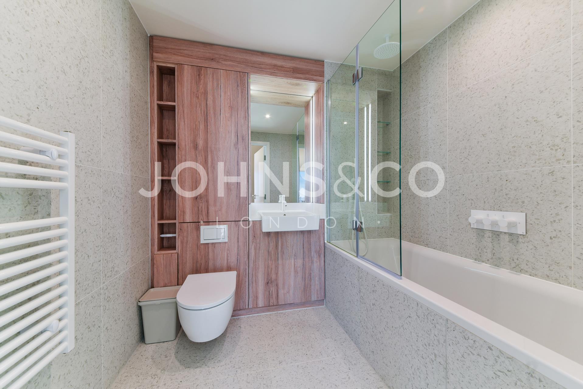 Flat Raven Row in Greater London