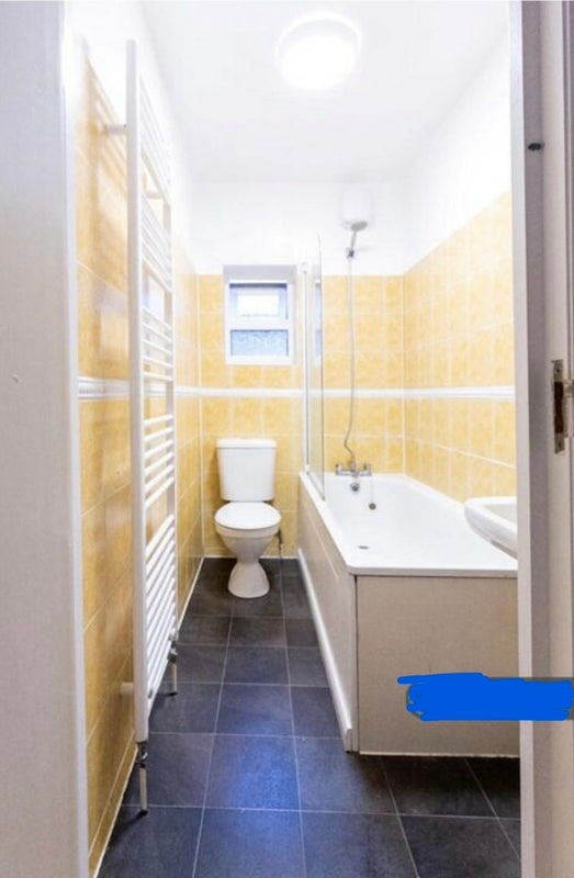 Room Longley Road in Greater London