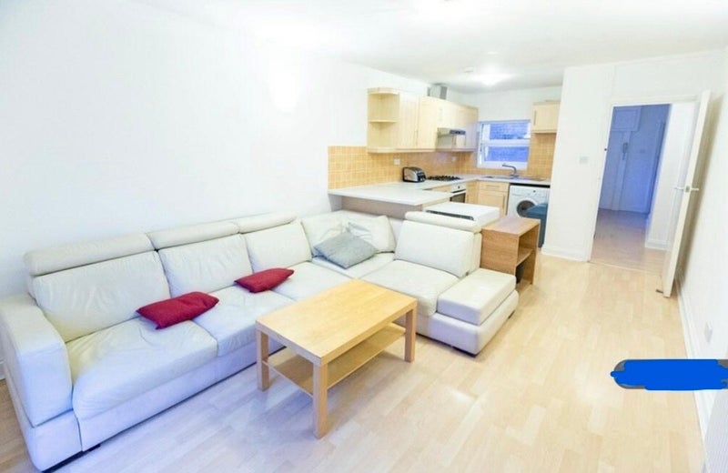 Room Longley Road in Greater London