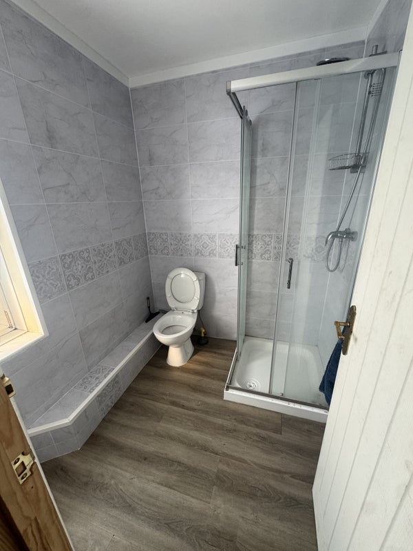 Room Grove Leaze in Bristol