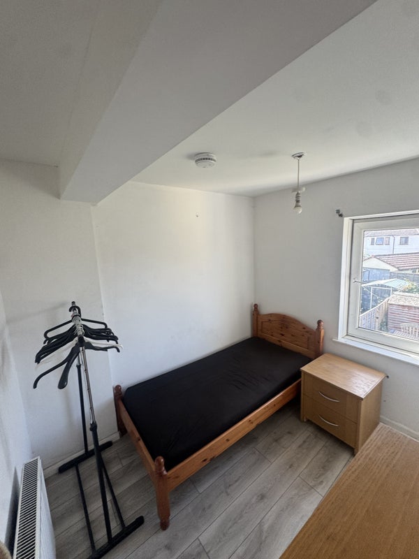 Room Grove Leaze in Bristol