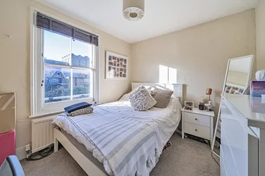 Flat Beauchamp Road in Greater London