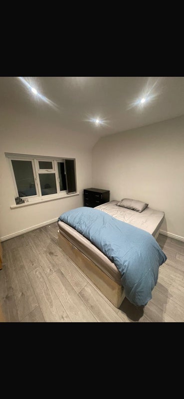 Room Woodford Green Road in Birmingham