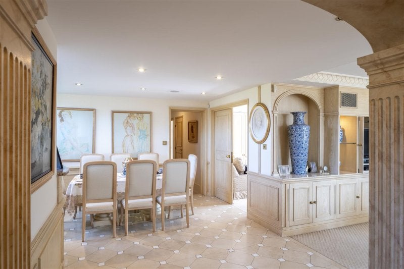 Flat Finchley Road in Greater London