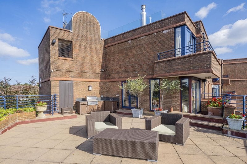 Flat Finchley Road in Greater London