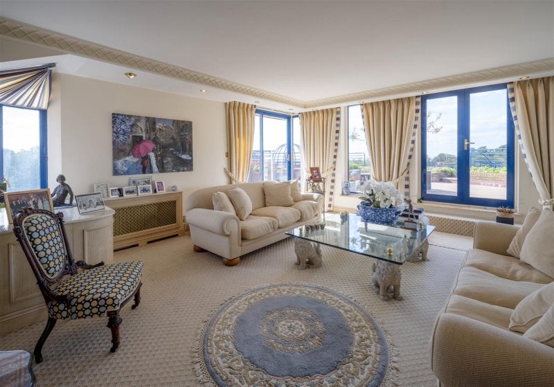 Flat Finchley Road in Greater London