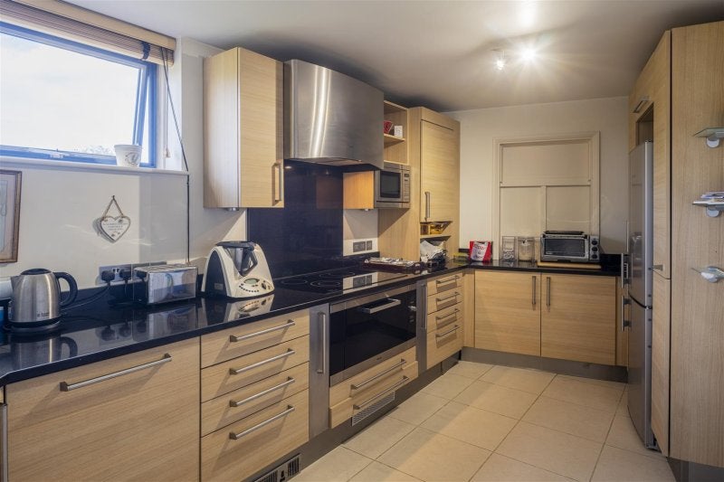 Flat Finchley Road in Greater London
