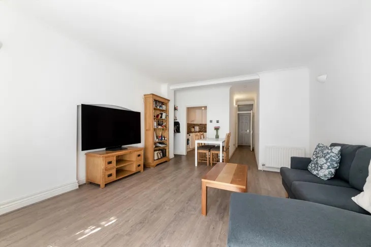 Flat Westferry Road in Greater London