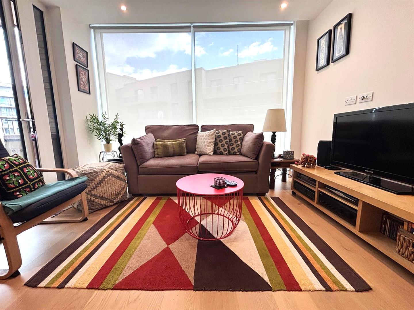 Flat Garnet Place in Greater London