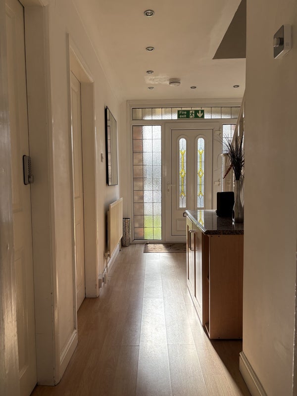 Room Nuthall Road in Nottingham