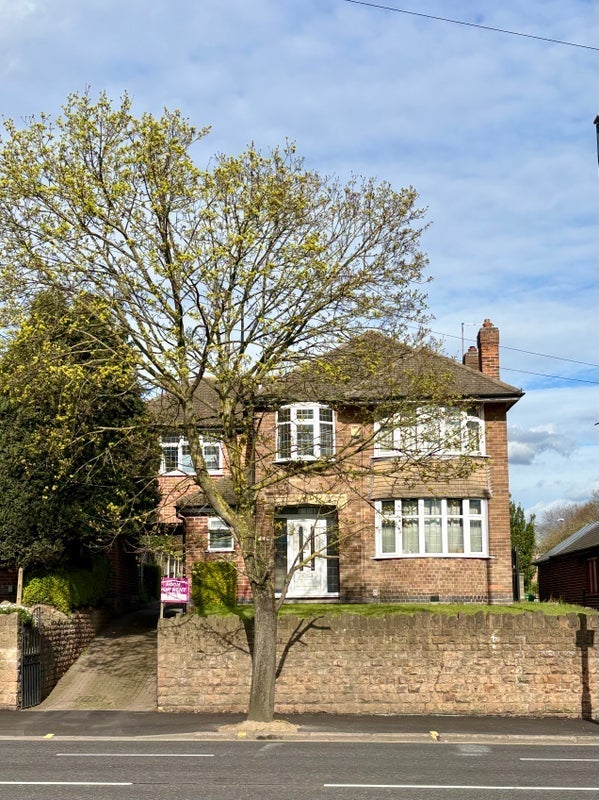 Room Nuthall Road in Nottingham