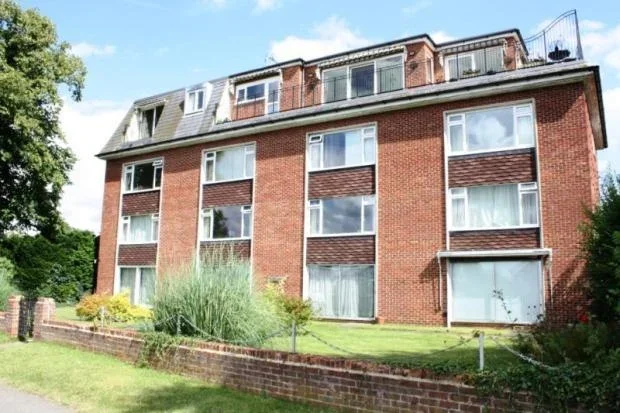 Flat Thames Side in Borough of Spelthorne