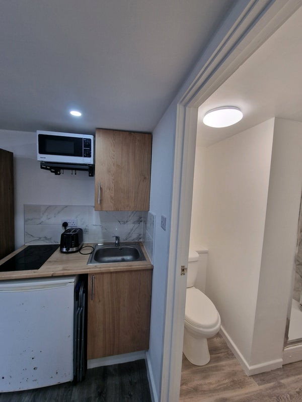 Flat Busby Close in Coventry