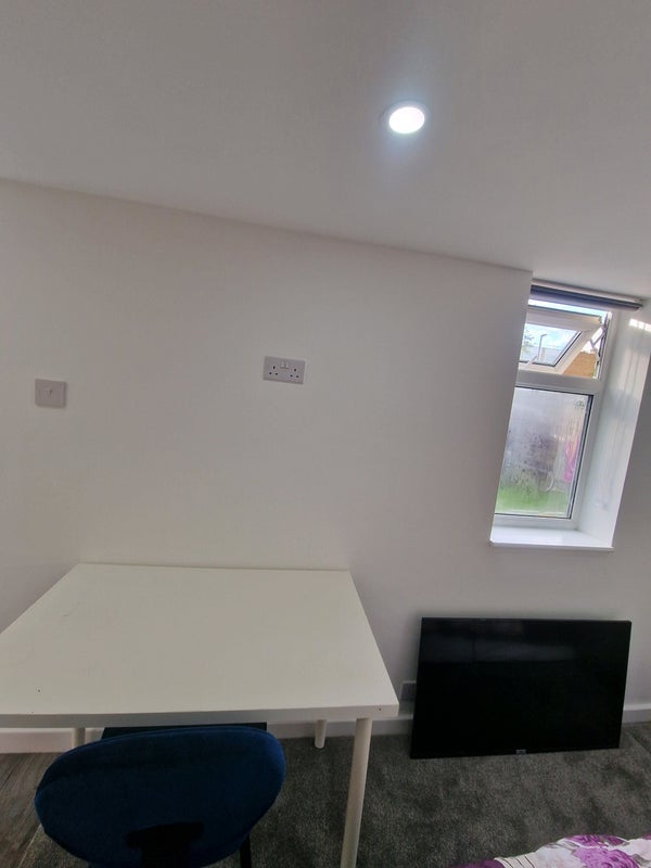 Flat Busby Close in Coventry