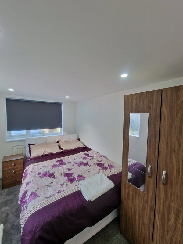 Flat Busby Close in Coventry