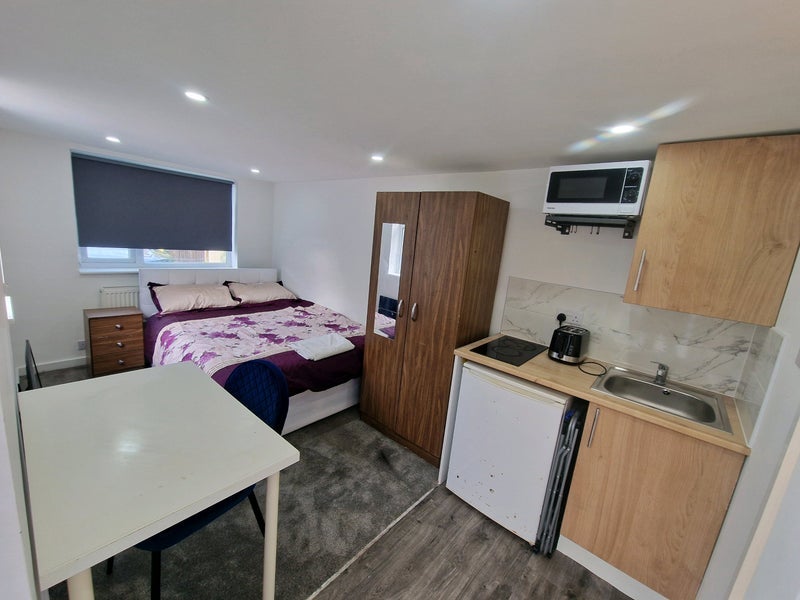 Flat Busby Close in Coventry