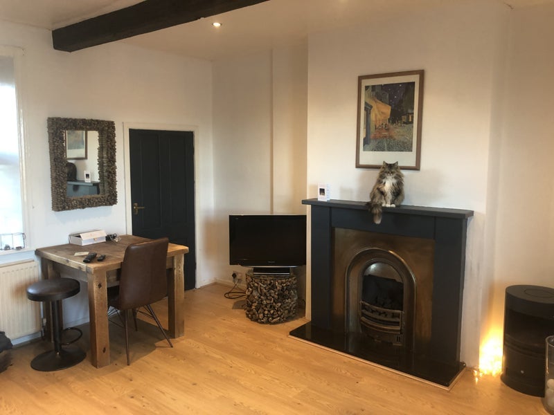 Room Shay Lane in Wakefield