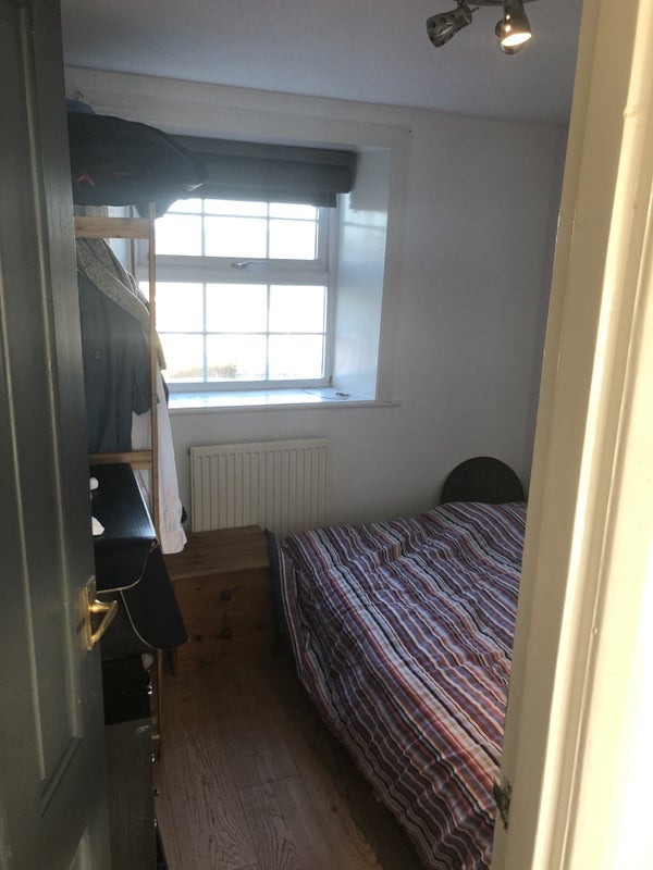 Room Shay Lane in Wakefield