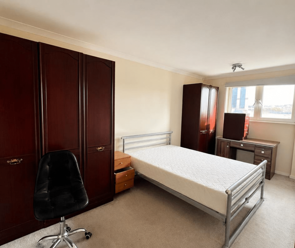Flat Starboard Way in Greater London