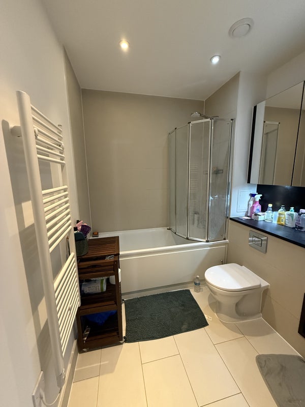 Room Booth Road in Greater London