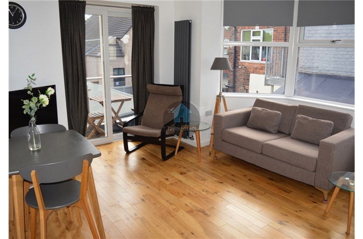 Flat Heaton Road in Newcastle upon Tyne