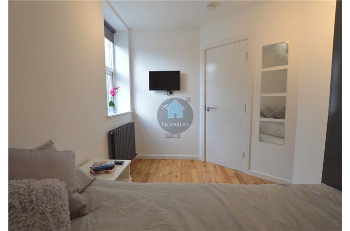 Flat Heaton Road in Newcastle upon Tyne