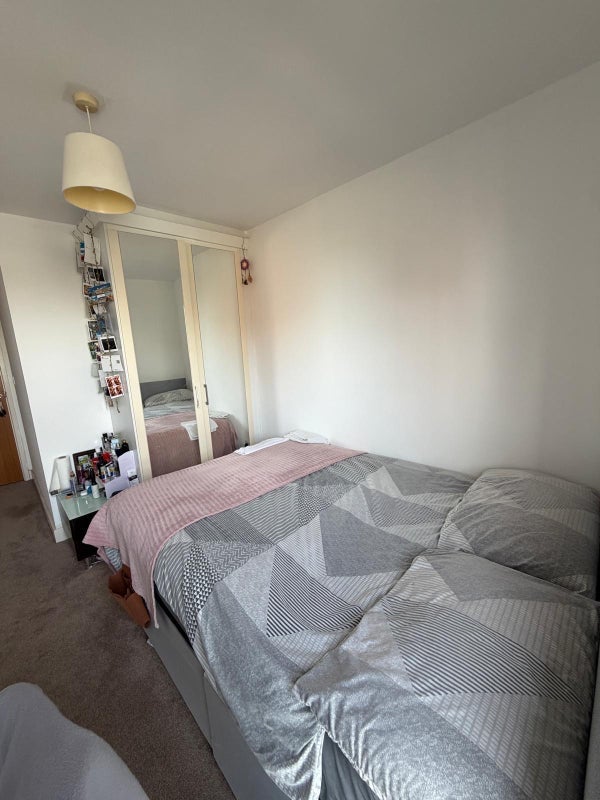 Room Blackwall Way in Greater London