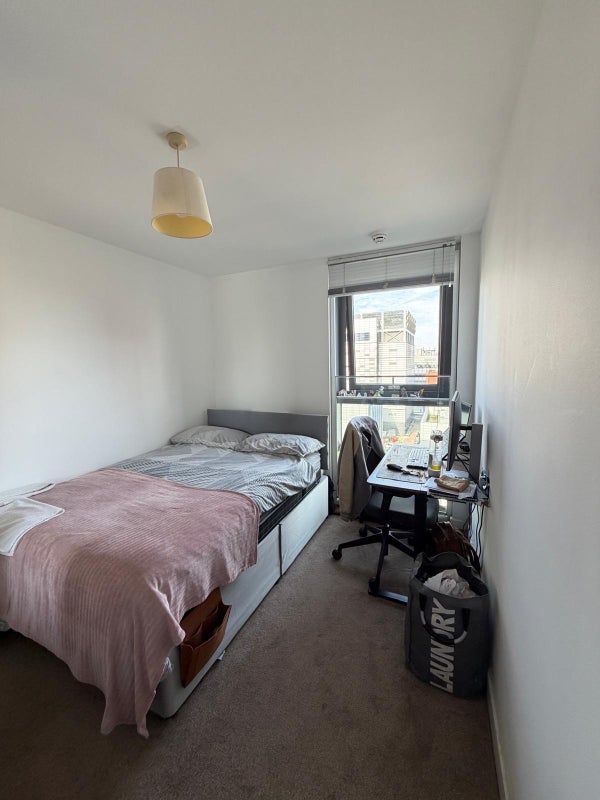 Room Blackwall Way in Greater London