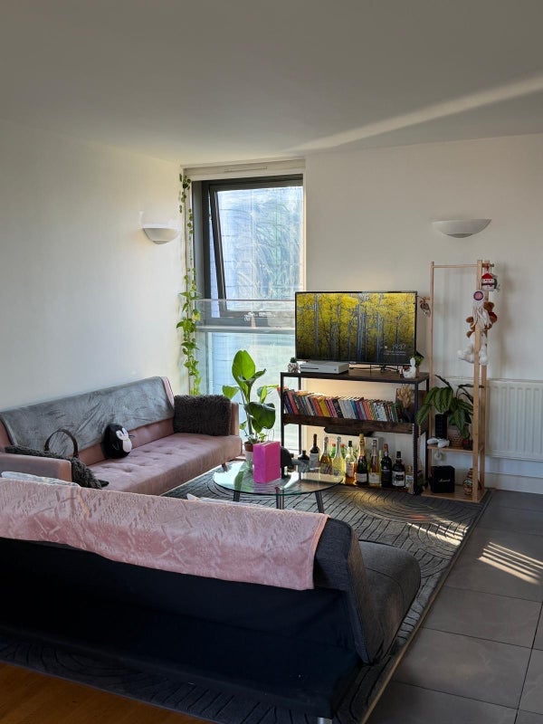Room Blackwall Way in Greater London