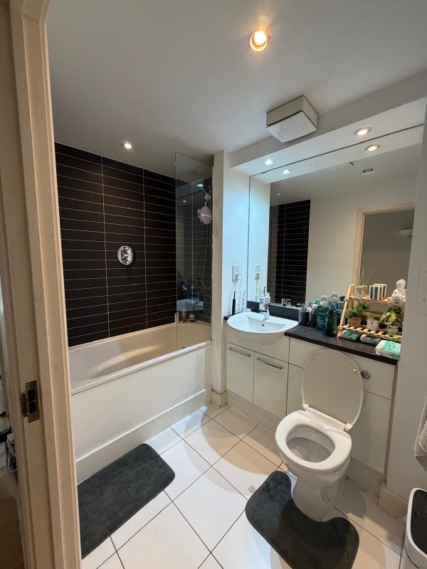 Room Blackwall Way in Greater London