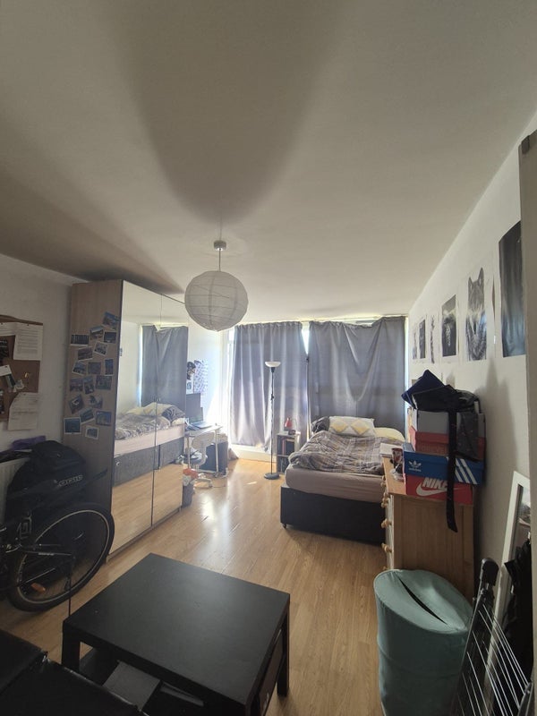 Room Glamis Road in Greater London