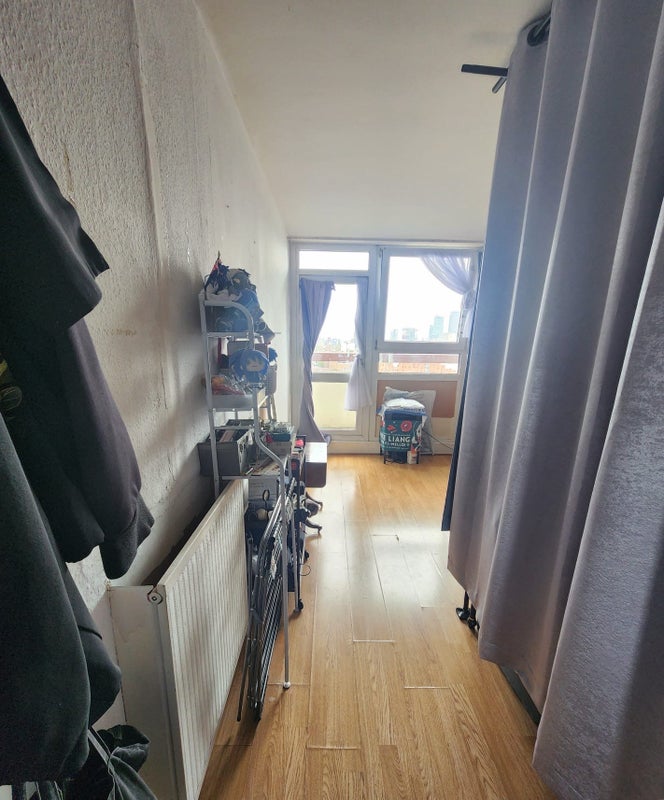 Room Glamis Road in Greater London