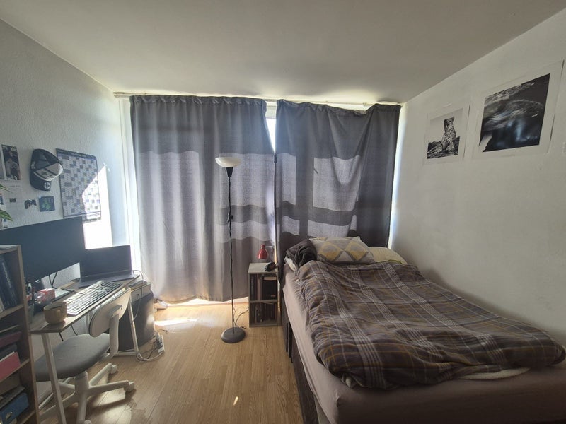 Room Glamis Road in Greater London