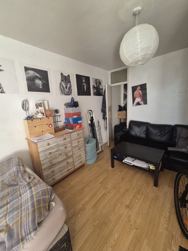 Room Glamis Road in Greater London