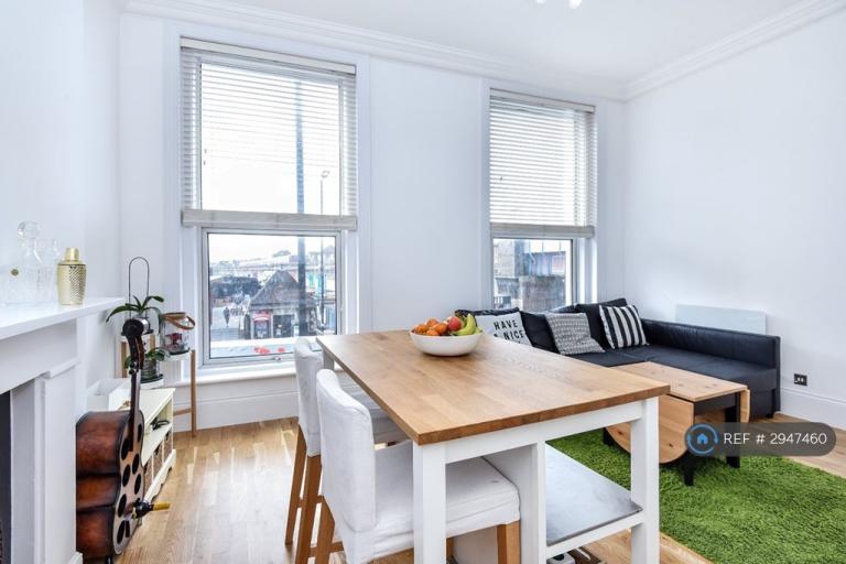 Flat Uxbridge Road in Greater London