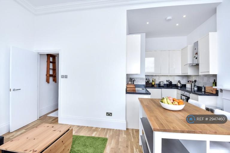 Flat Uxbridge Road in Greater London