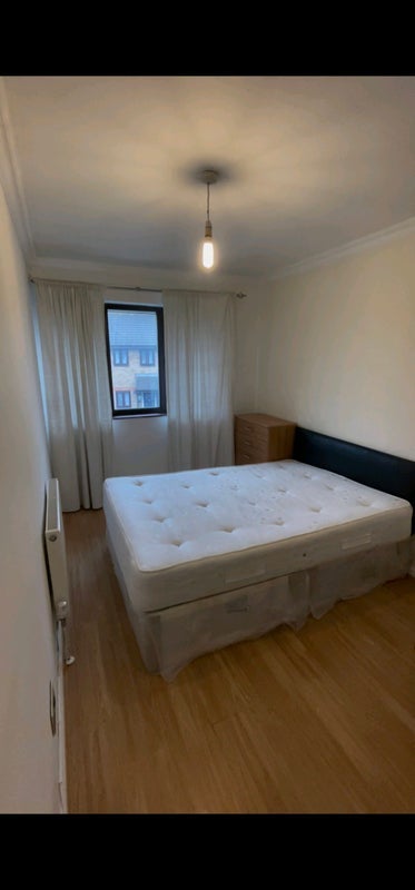 Room Kimberley Road in Greater London