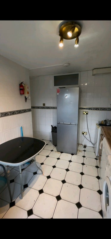 Room Kimberley Road in Greater London