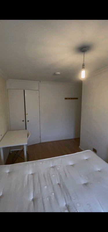 Room Kimberley Road in Greater London