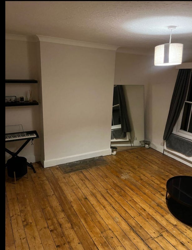 Room Trinity Road in Greater London