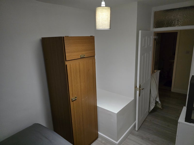 Room Gascon's Grove in Slough