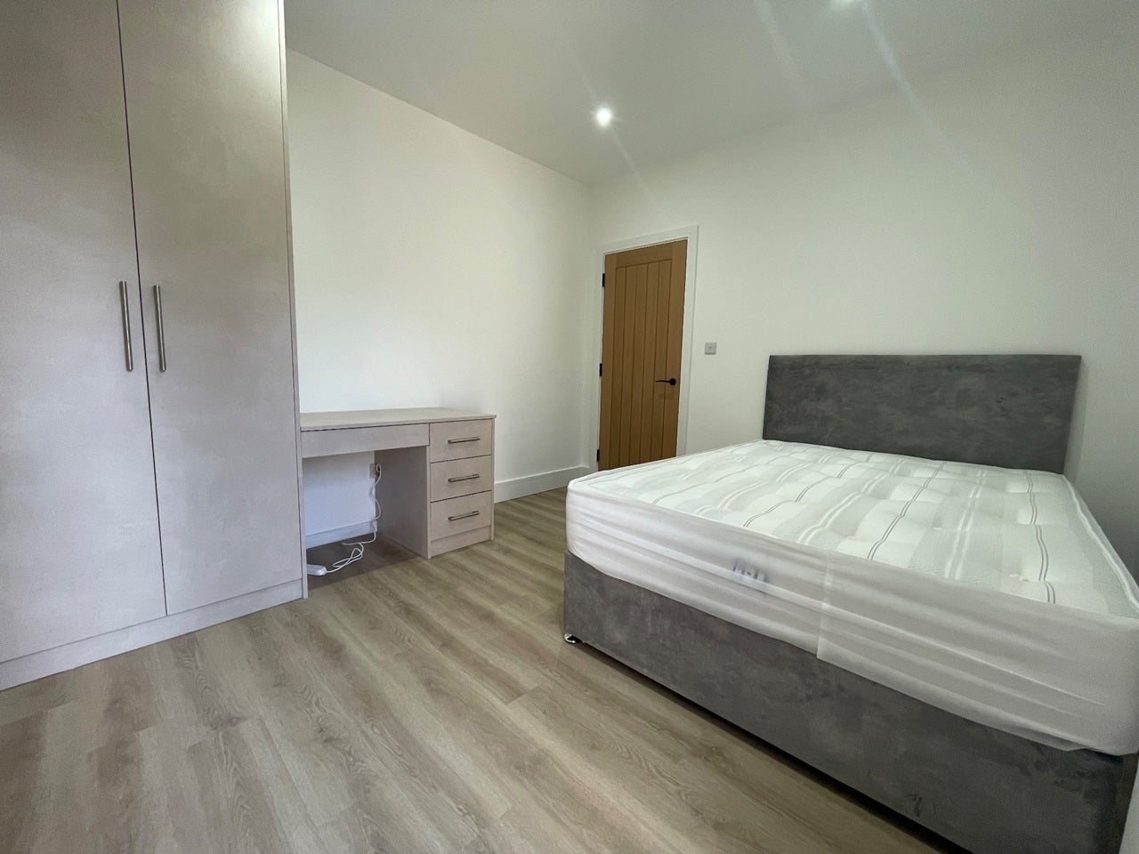 Flat Clapham Manor Street in Greater London